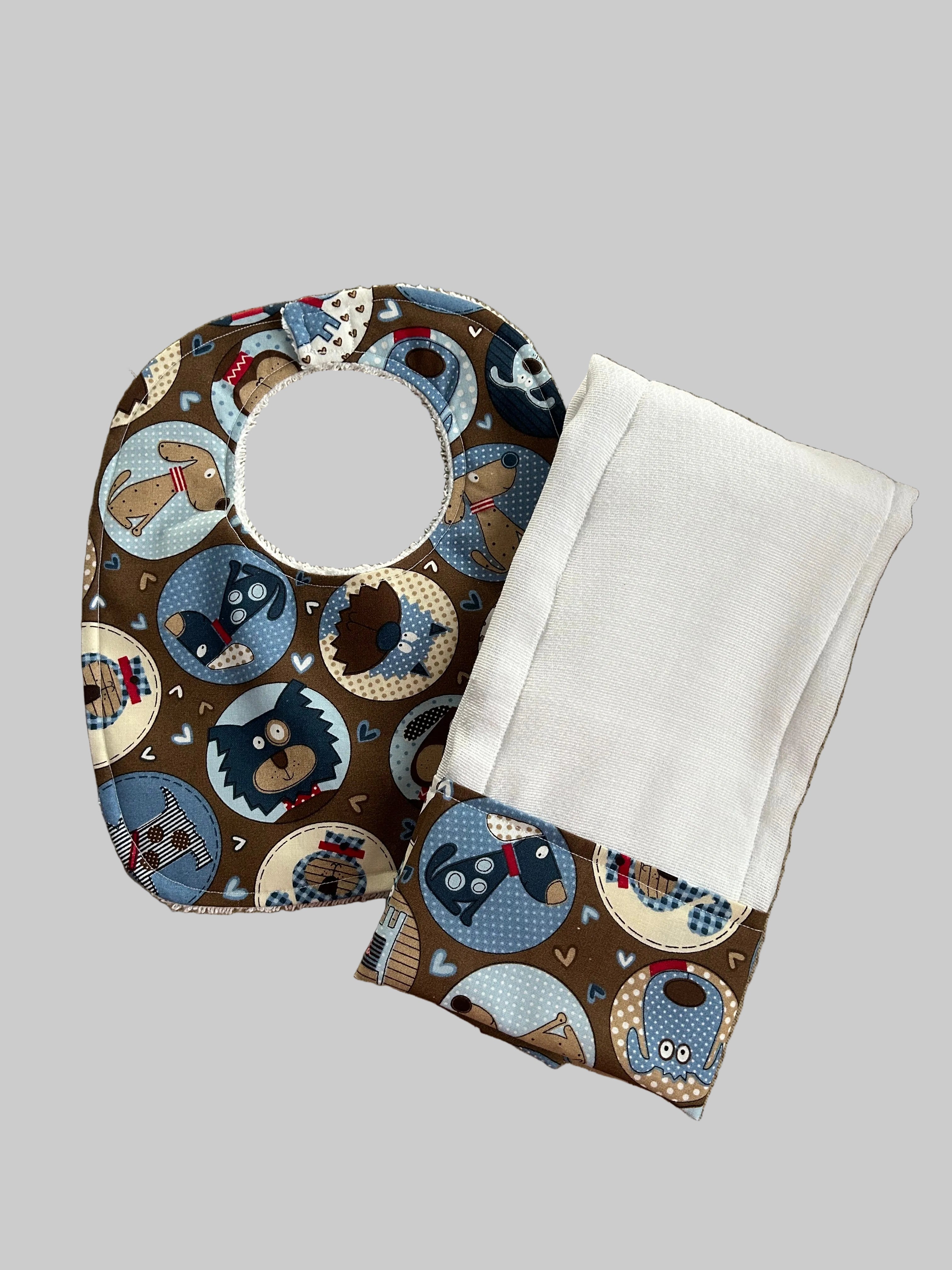 Handmade Baby Bib and Burp Cloth Set/Conjunto de Babero y Paño / Dogs