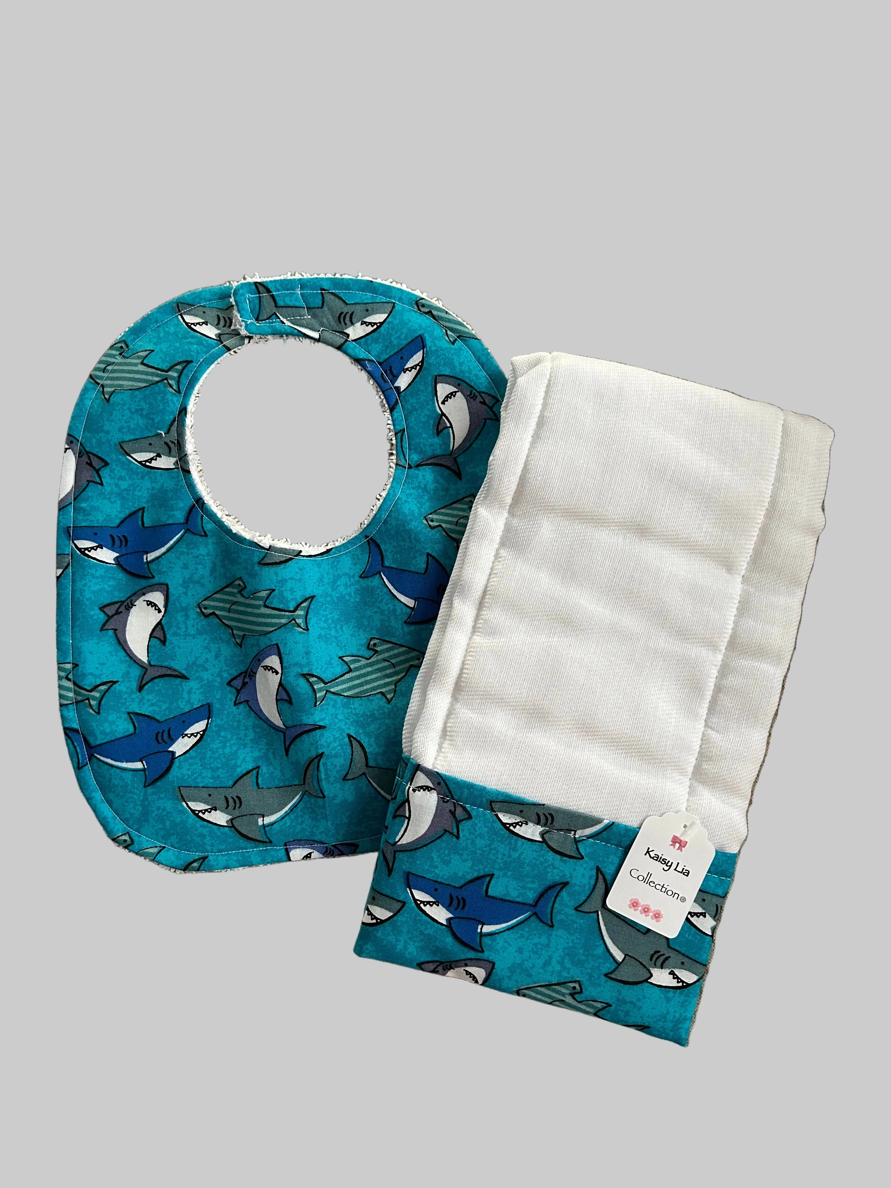 Handmade Baby Bib and Burp Cloth Set/Conjunto de Babero y Paño / Shark