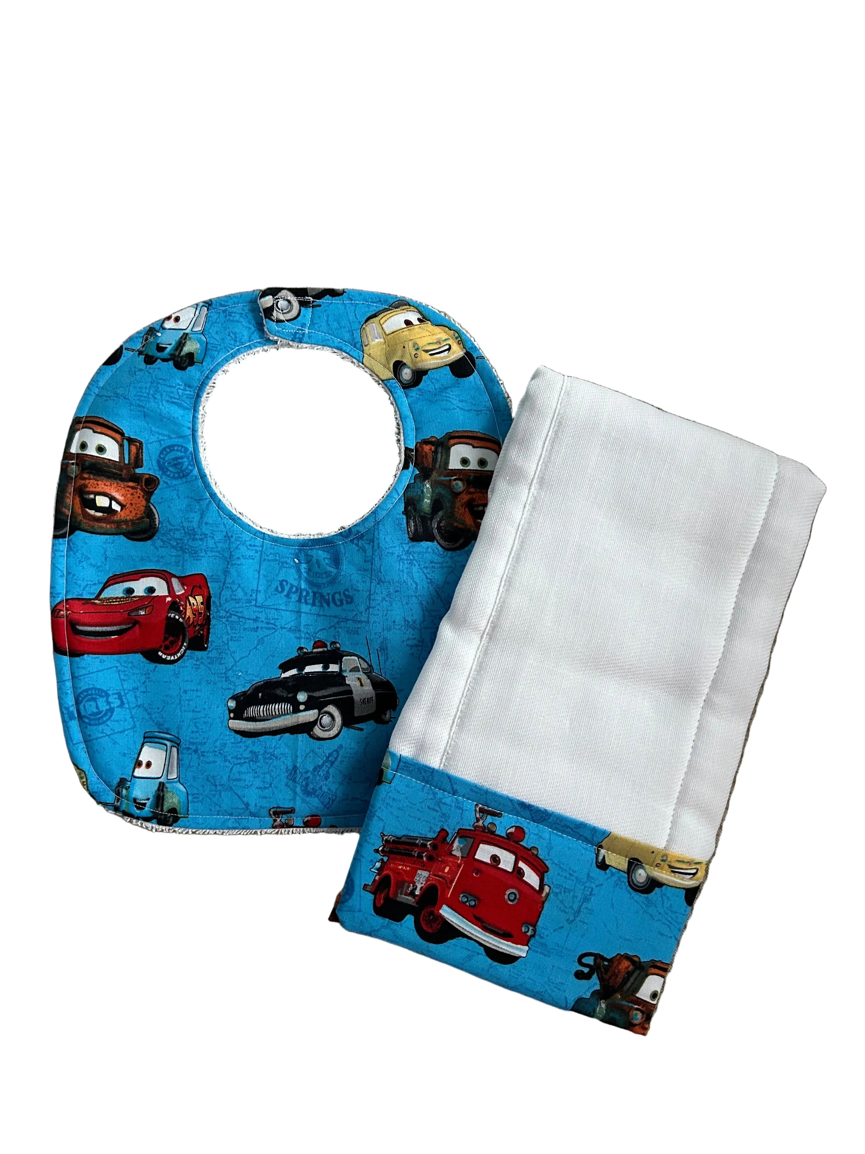 Handmade Baby Bib and Burp Cloth Set/Conjunto de Babero y Paño / Cars