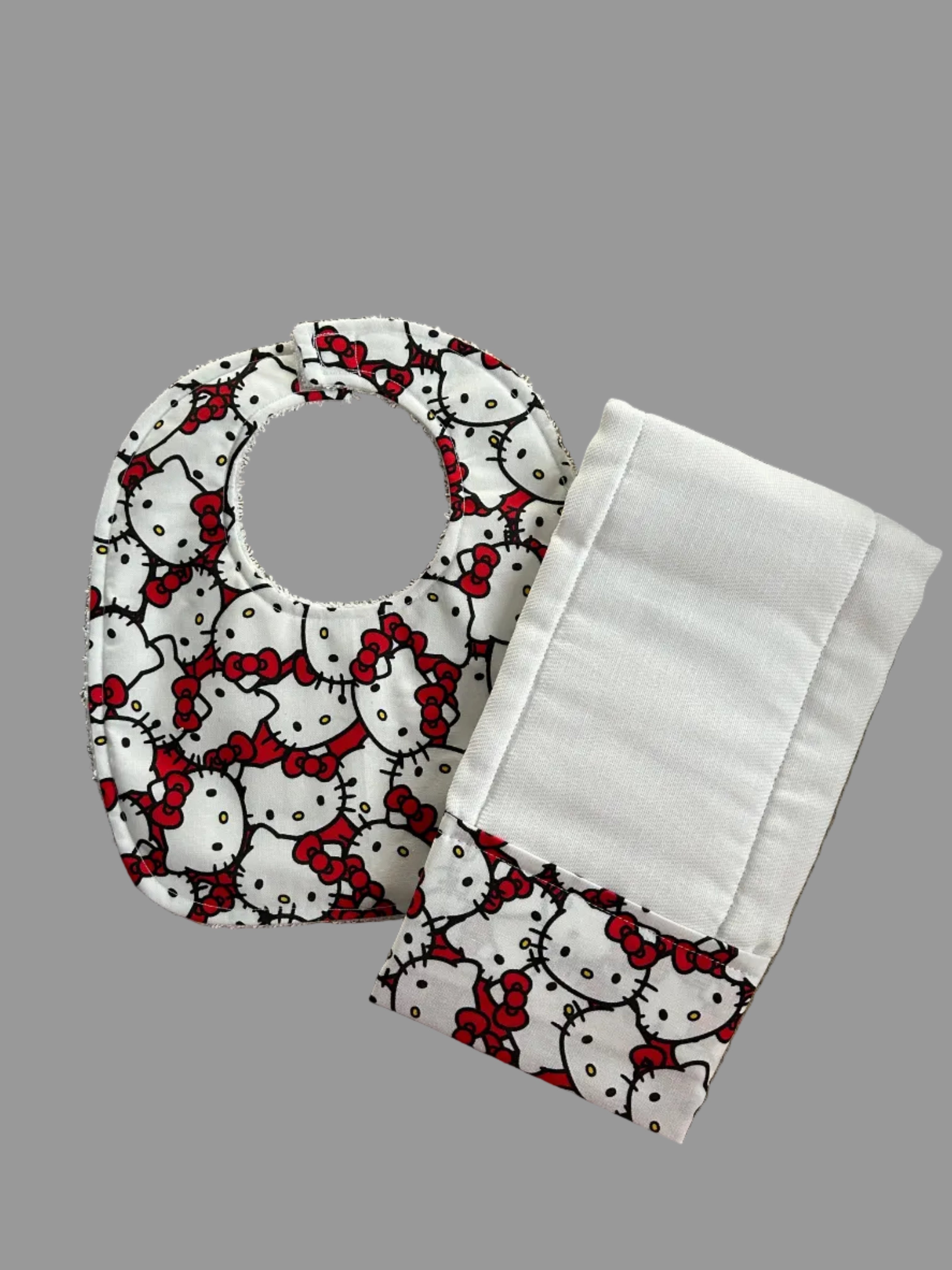 Handmade Baby Bib and Burp Cloth Set/Conjunto de Babero y Paño / Hello Kitty