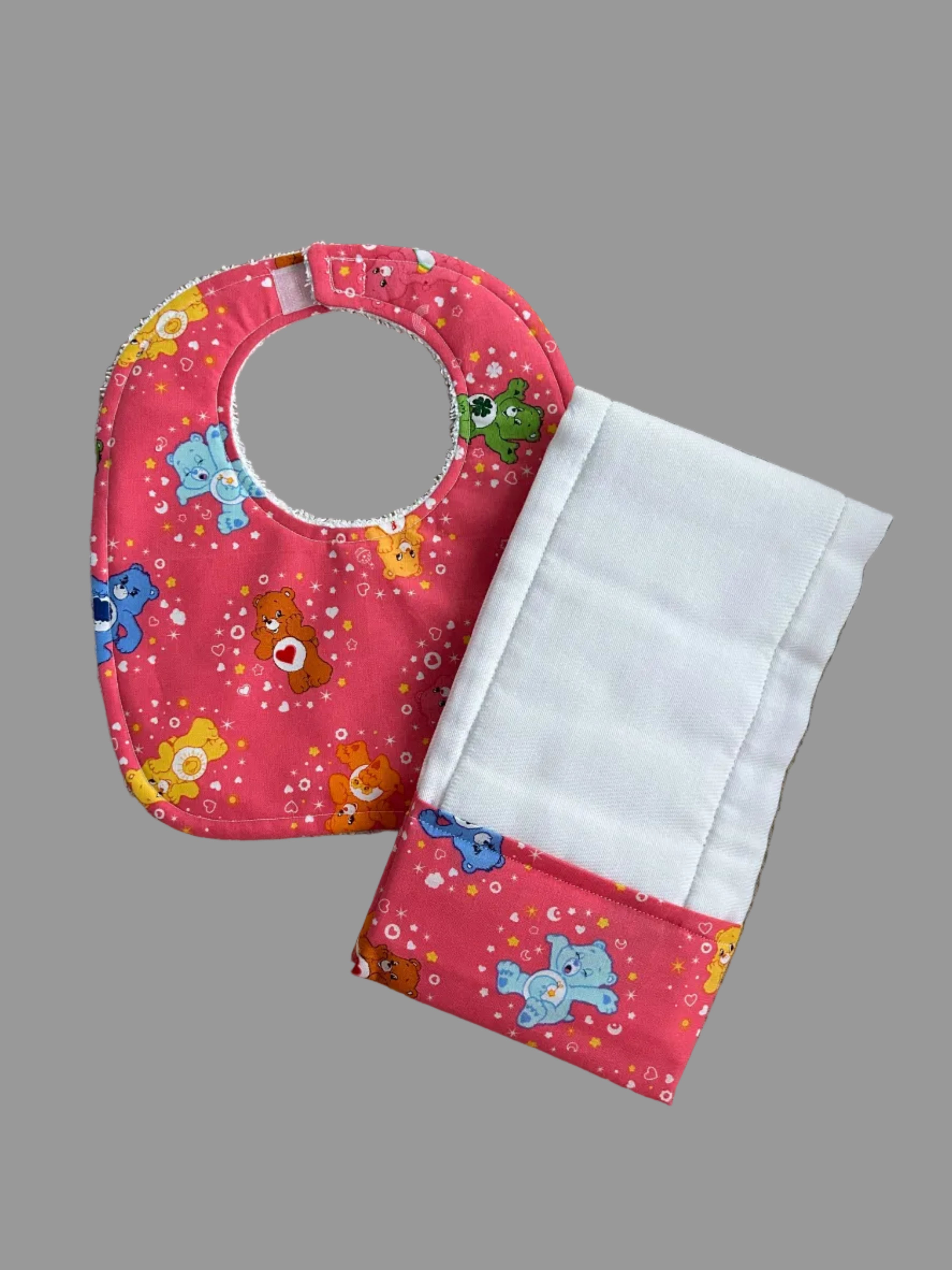 Handmade Baby Bib and Burp Cloth Set/Conjunto de Babero y Paño / Care Bears