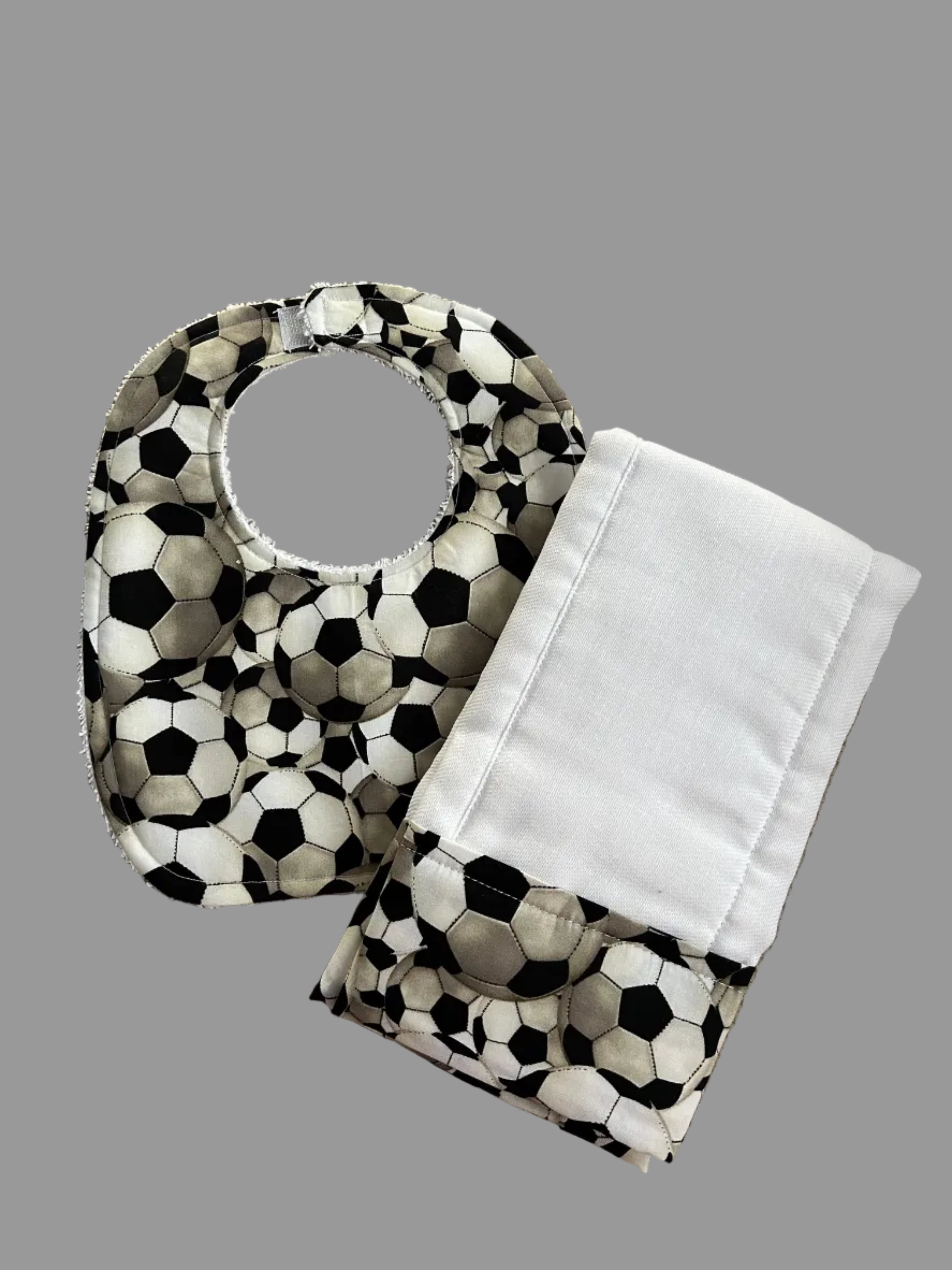 Handmade Baby Bib and Burp Cloth Set/Conjunto de Babero y Paño / Soccer